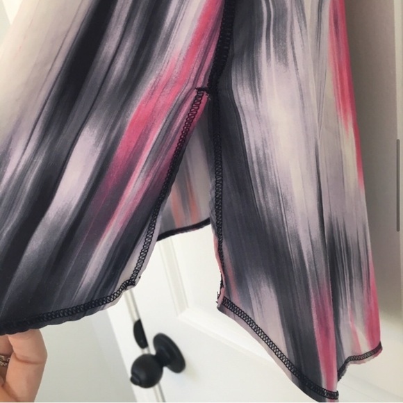 Lululemon Mirage Deep Indigo White Venus tank 4 - Picture 5 of 8